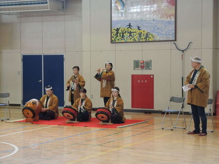 浦安囃子の演奏の様子