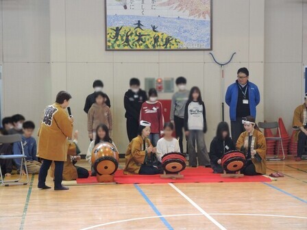 太鼓演奏体験の様子