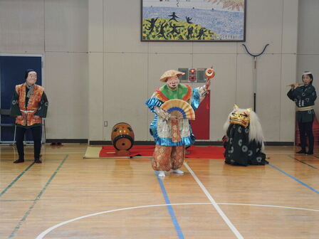 演題「寿獅子舞」の様子