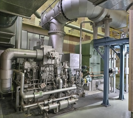 更新して発電能力を増強した蒸気タービン発電機の写真