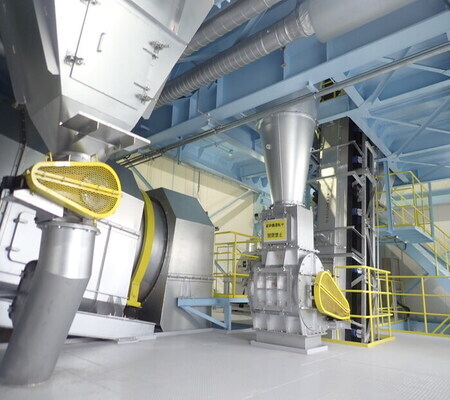 機能回復した不燃粗大ごみ処理施設・選別機などの写真