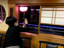 写真:写真を撮っている様子