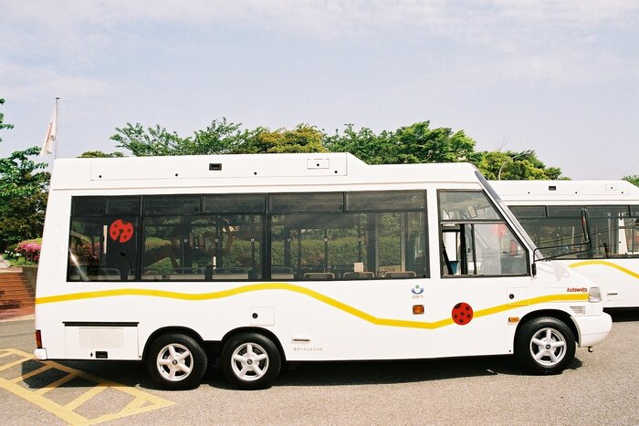 クセニッツ社バス