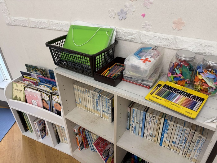 浦安駅前こども・青少年プラザの絵本・図書コーナーの写真