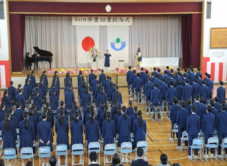 全体合唱として旅立ちの日にの合唱