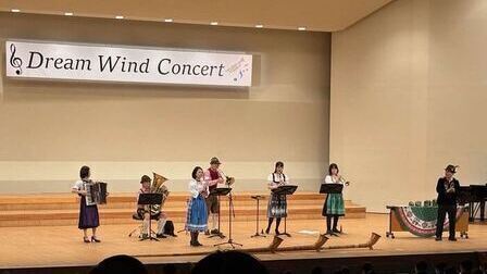 アルプス音楽団の演奏の様子