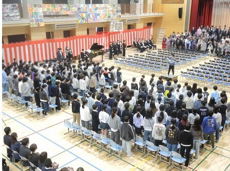 在校生による合唱の様子