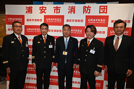 本瀨湧麻選手と市長の記念撮影