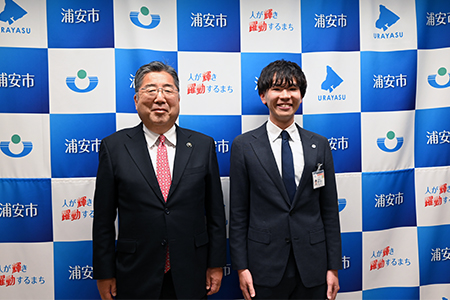 写真：市長と須藤さん
