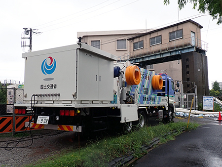 写真：排水ポンプ車