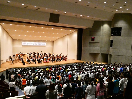 写真:小学校の部の合唱の様子