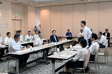 写真：知事と市長の意見交換会の様子