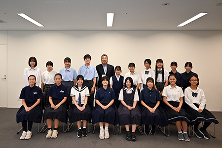 写真：平和使節団の集合写真