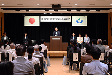 写真：表彰式の市長挨拶