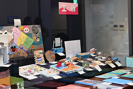 写真：作品展（工作）の様子