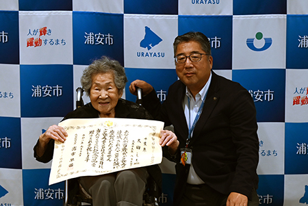 写真：記念撮影の様子