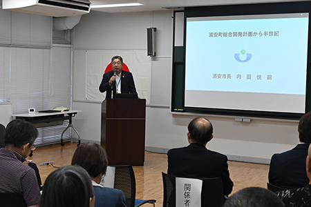 写真：市長講演の様子