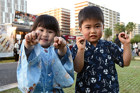 写真：浴衣を着た子供たちの様子