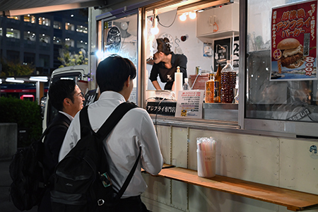 写真：キッチンカーの様子